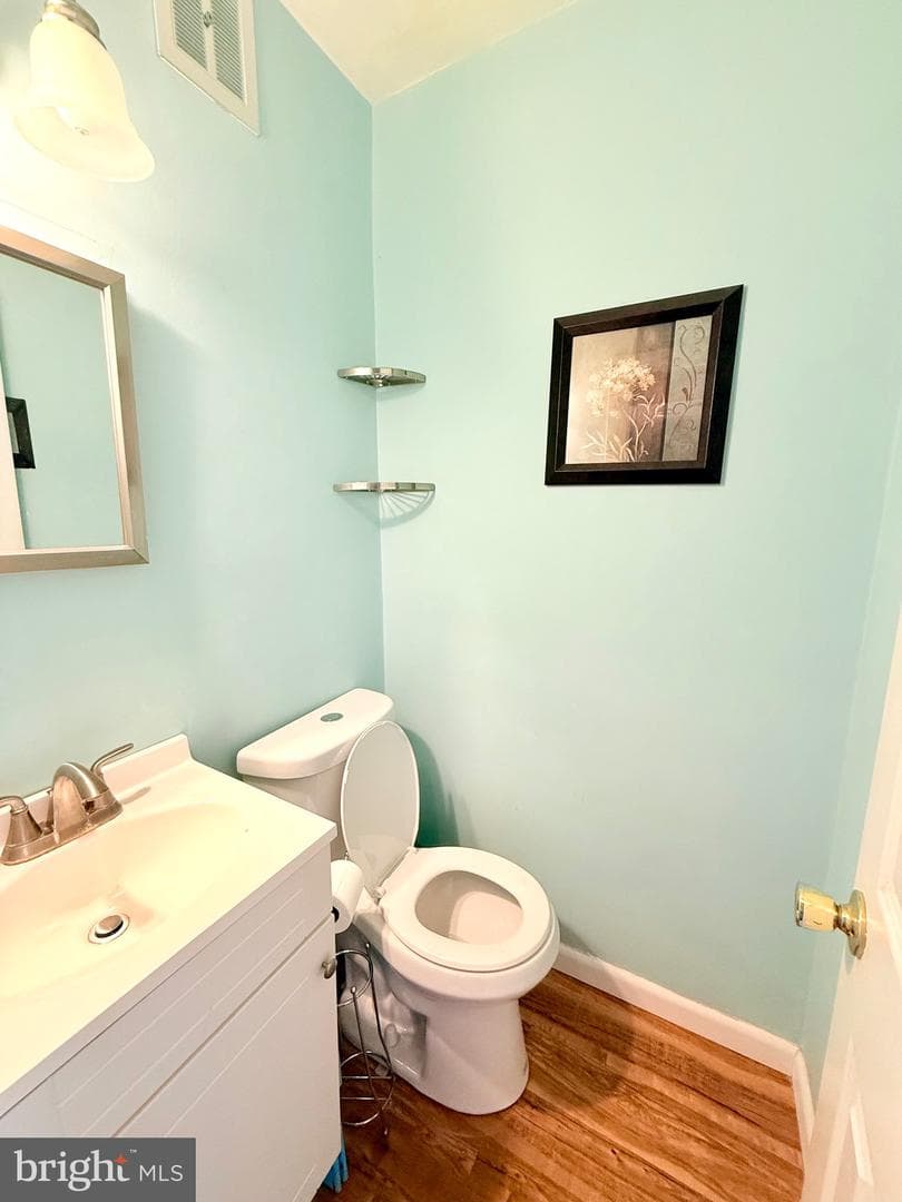 12004 Salina Place photo 14