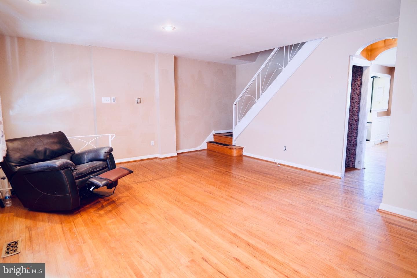 12004 Salina Place photo 3