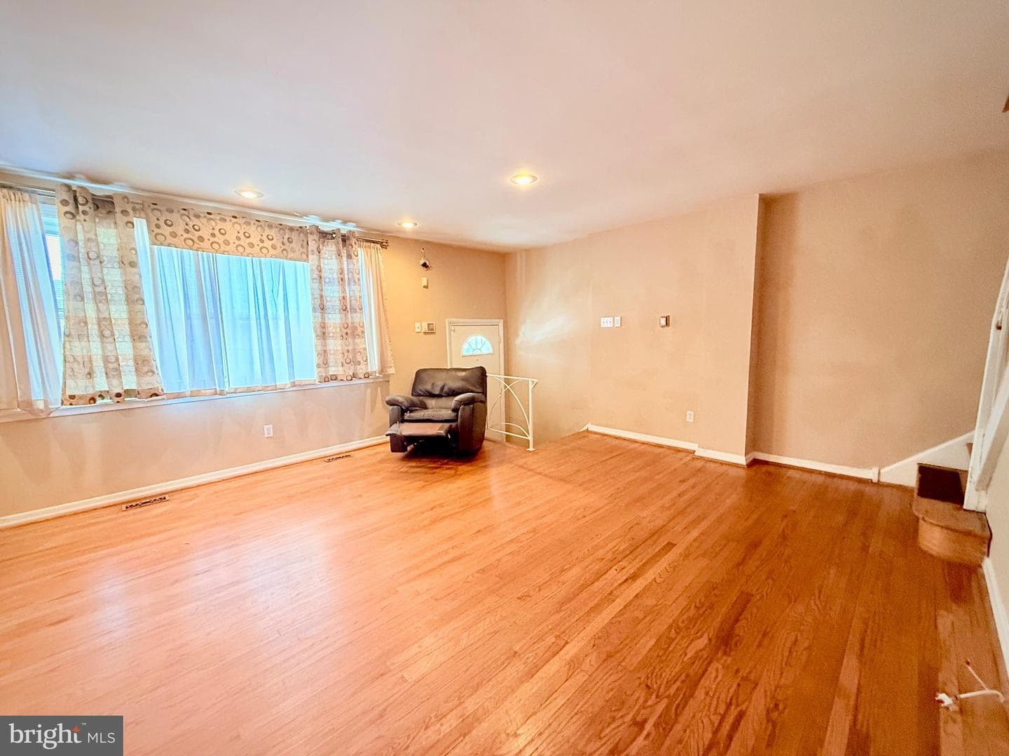12004 Salina Place photo 4