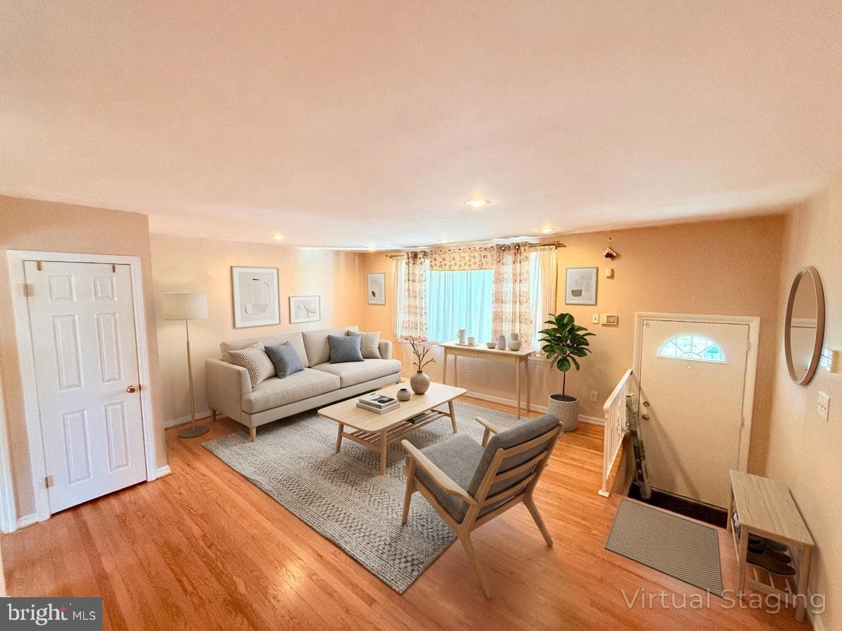 12004 Salina Place photo 6