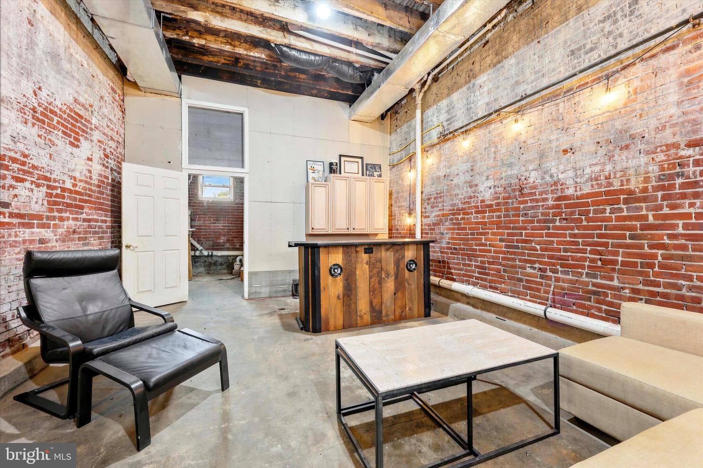 514 Titan Street photo 4
