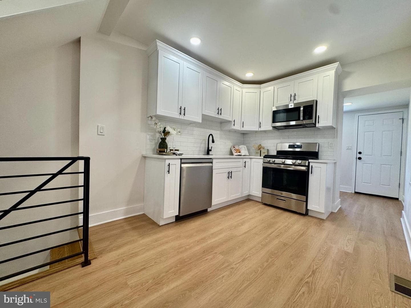 2931 W Flora Street photo 11