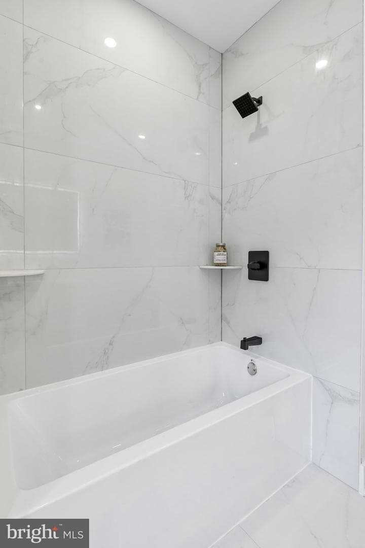 2239 Catharine Street photo 28