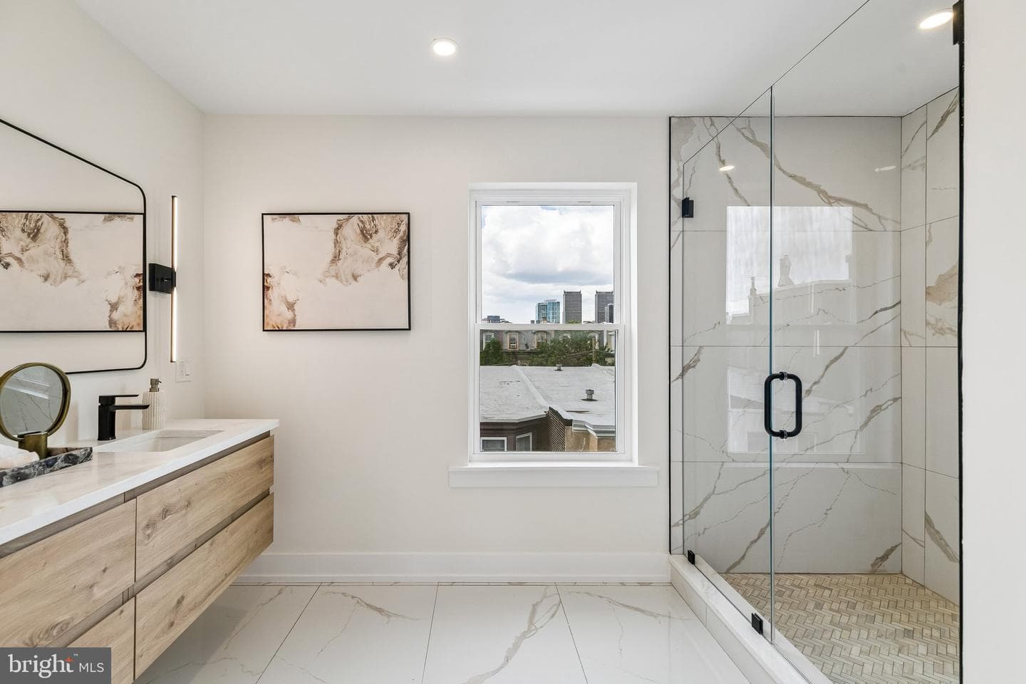 2239 Catharine Street photo 4