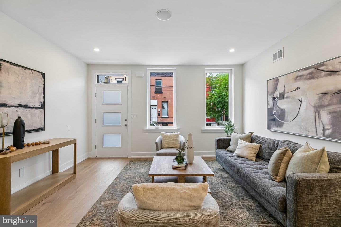 2239 Catharine Street photo 5