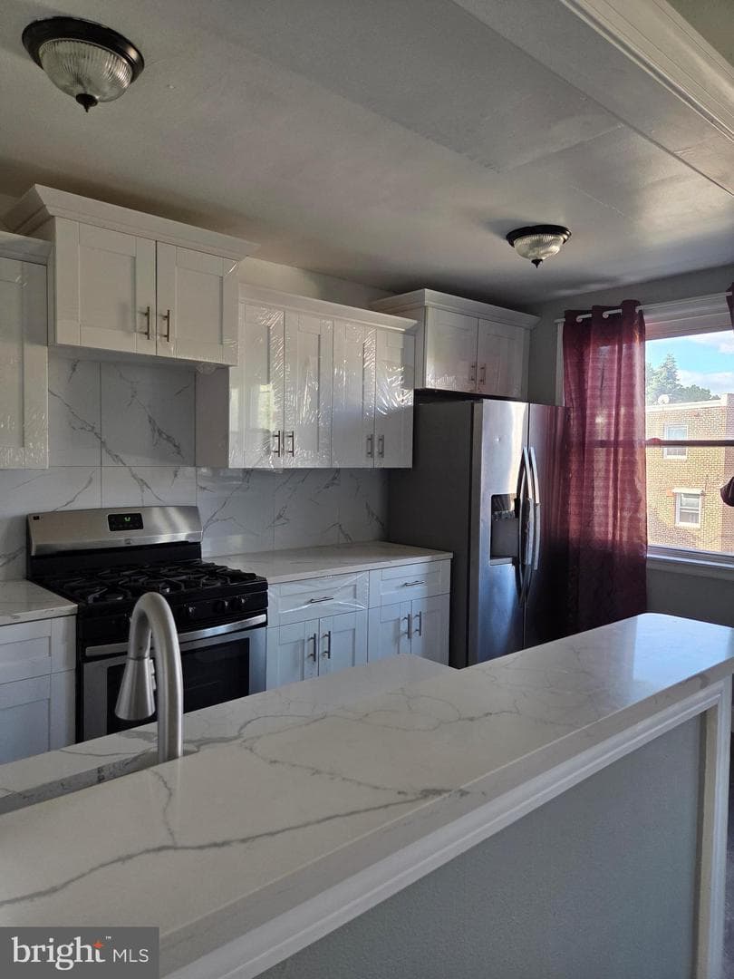 211 Lardner Street photo 10