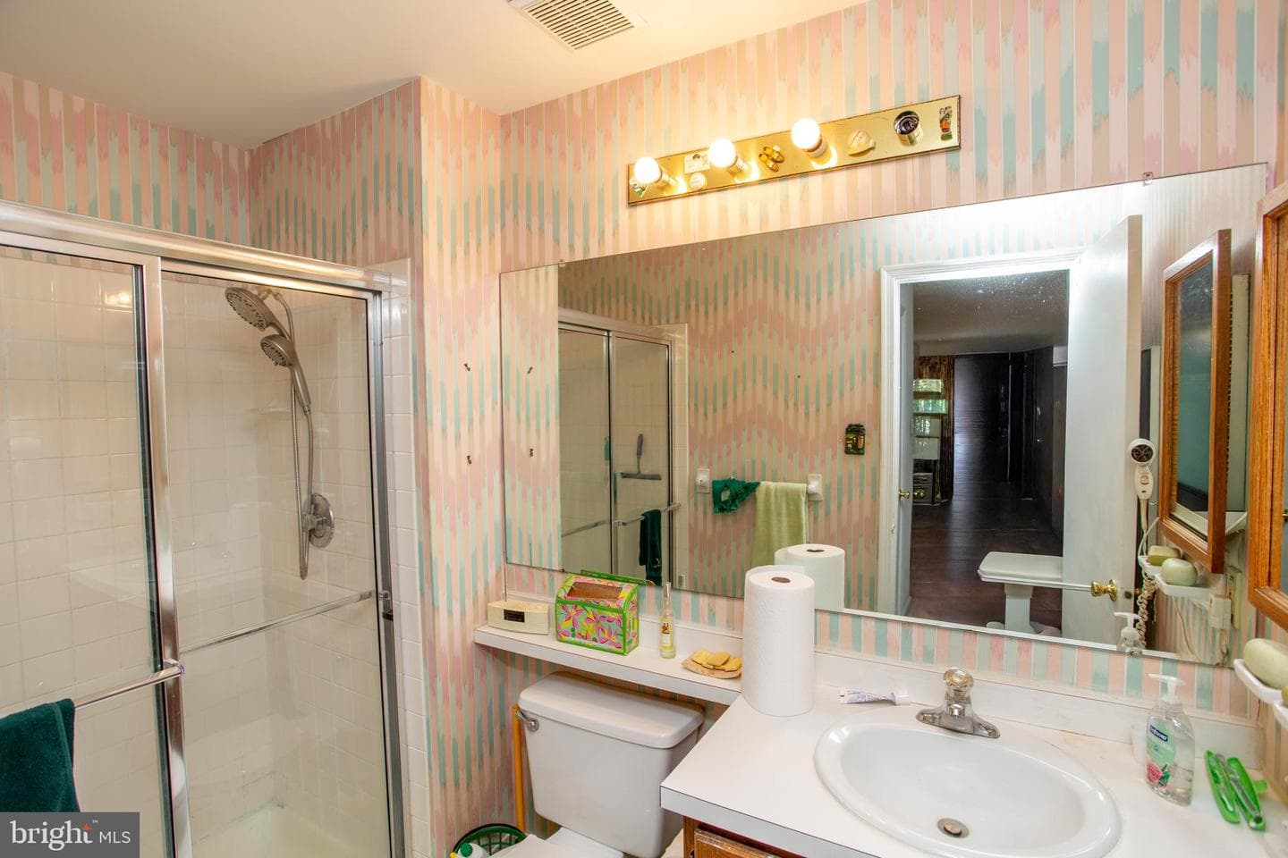 73305 Delaire Landing Road #305 photo 20