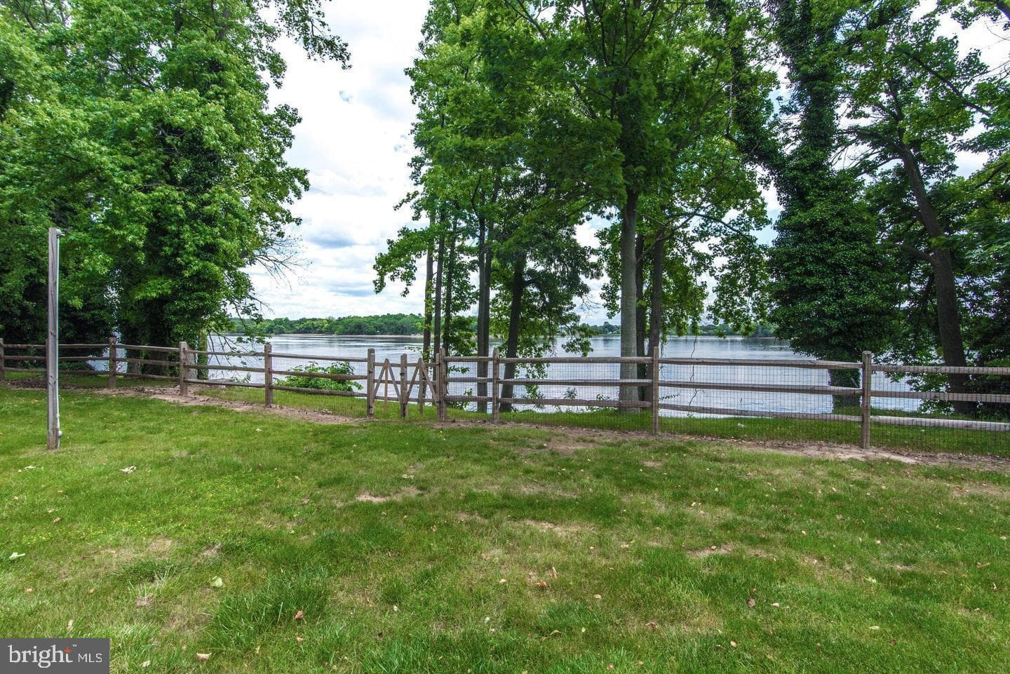73305 Delaire Landing Road #305 photo 32