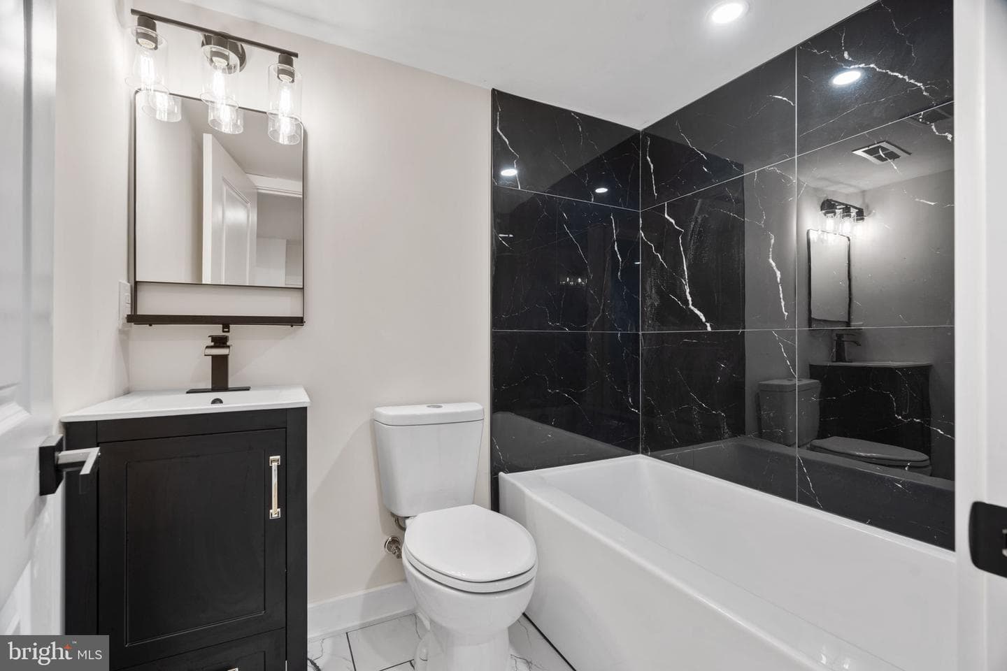 403 Daly Street photo 36