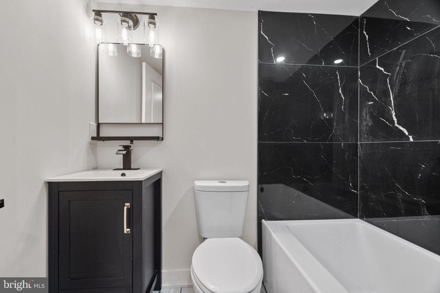 403 Daly Street photo 37