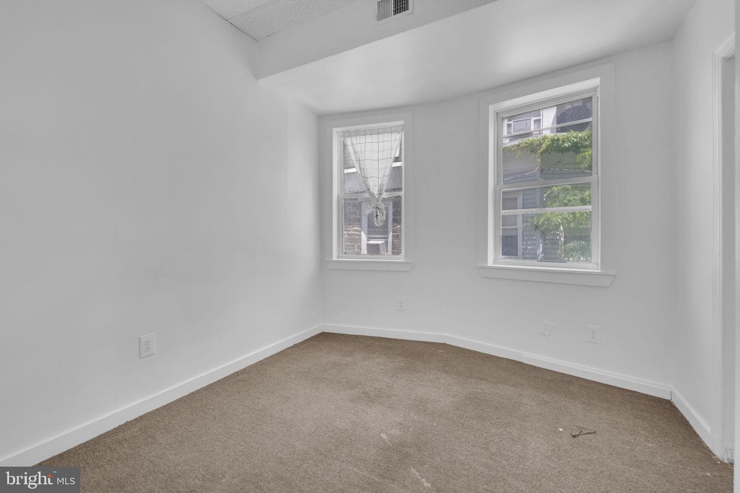 162 W Manheim Street photo 29