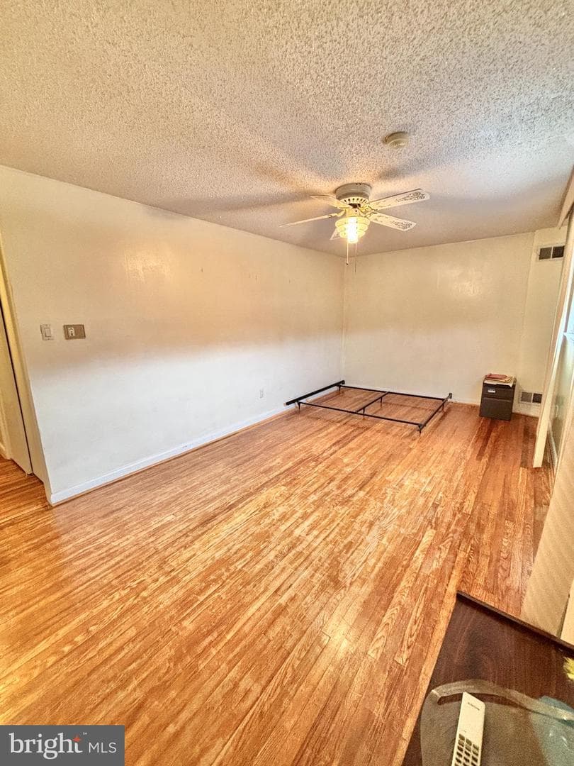 1827 Arnold Street photo 14