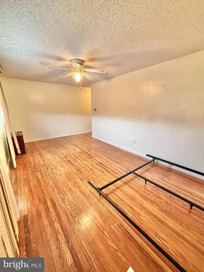 1827 Arnold Street photo 16