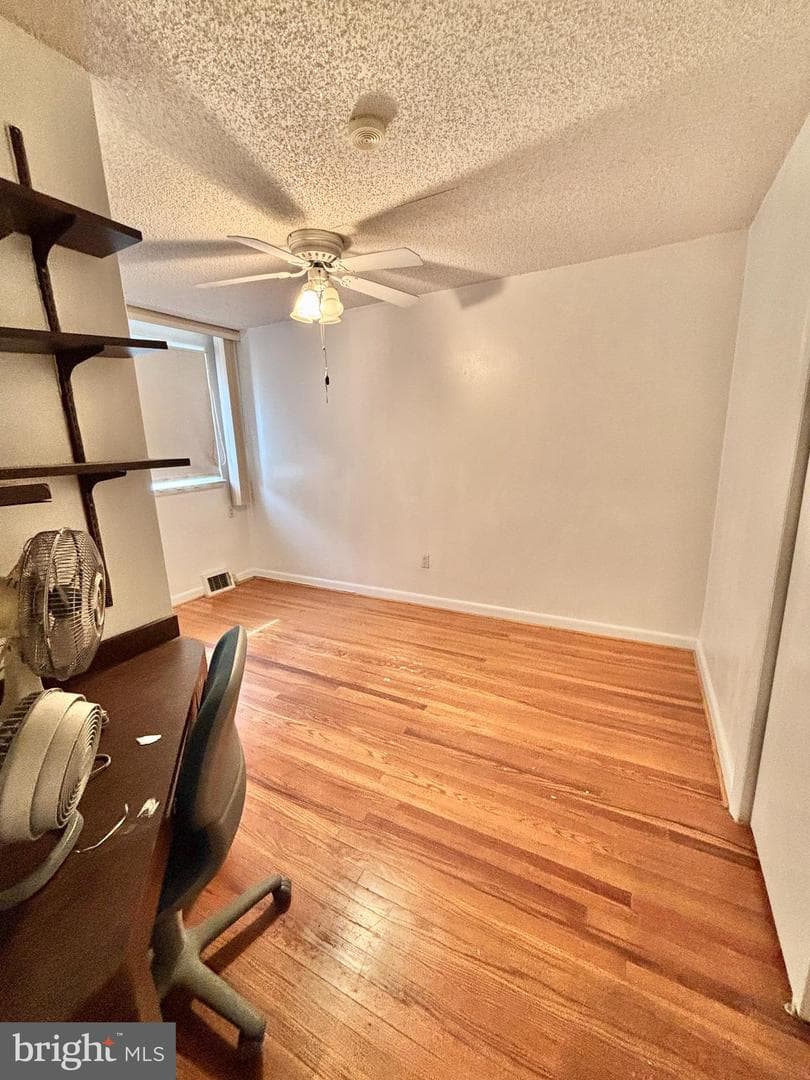 1827 Arnold Street photo 18