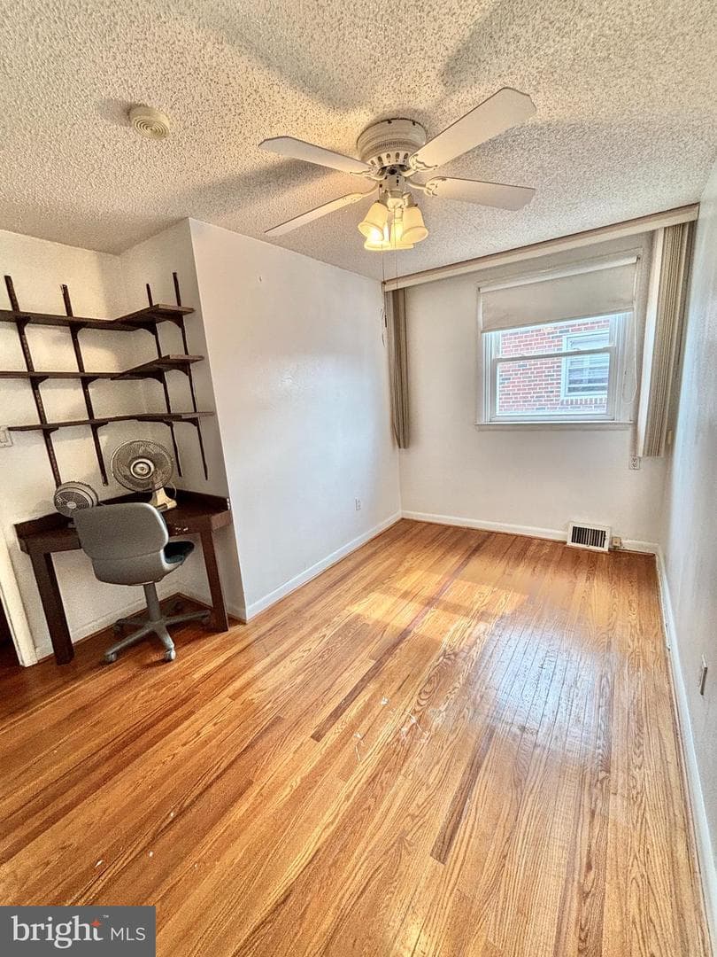 1827 Arnold Street photo 19