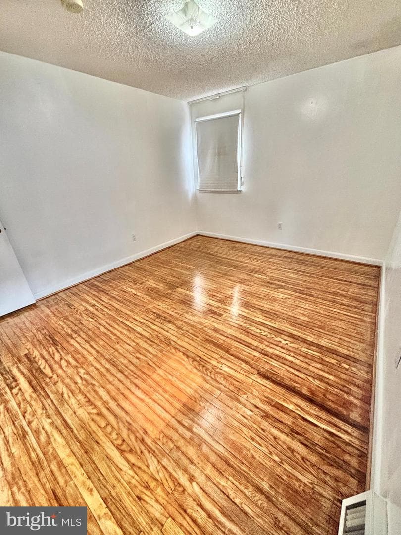 1827 Arnold Street photo 28