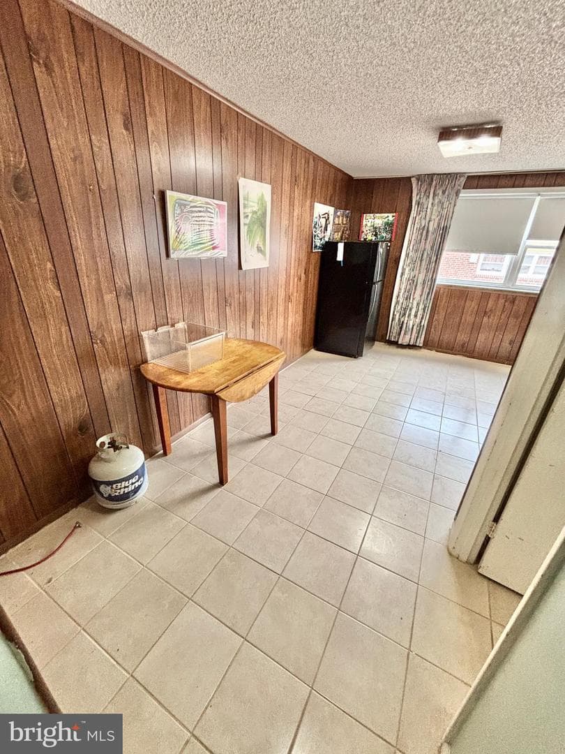 1827 Arnold Street photo 34