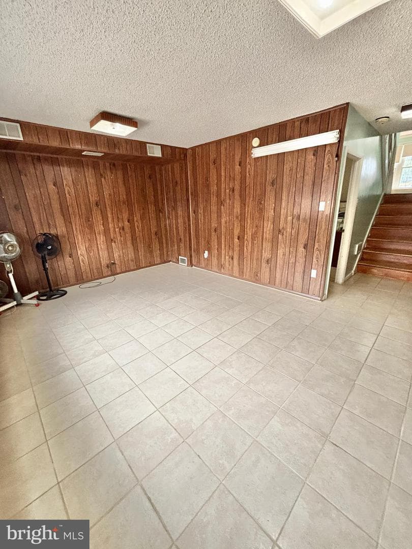 1827 Arnold Street photo 36