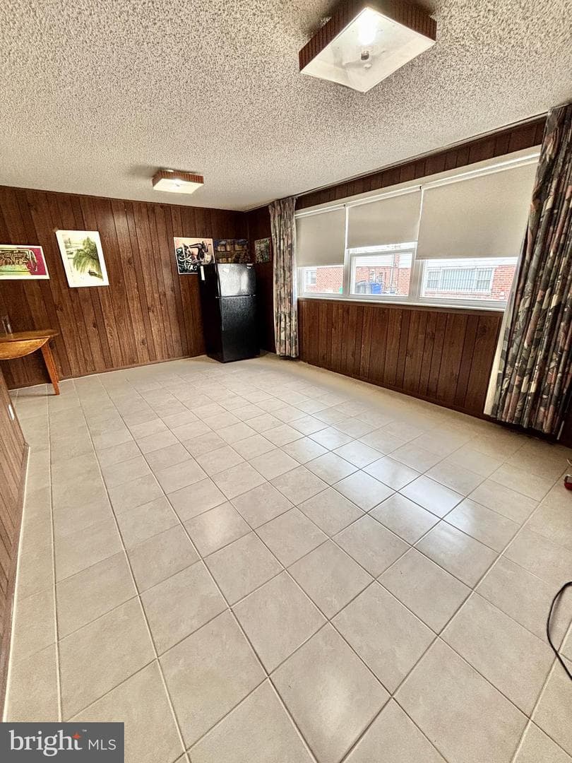 1827 Arnold Street photo 37