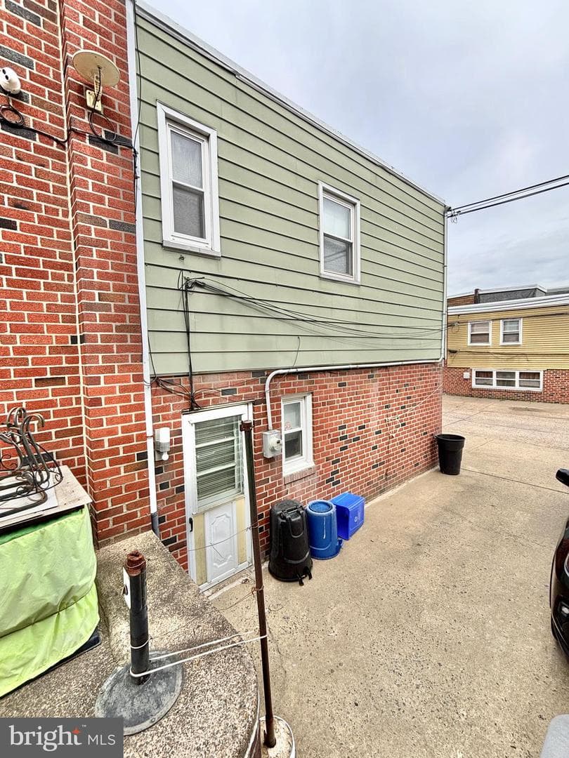 1827 Arnold Street photo 45