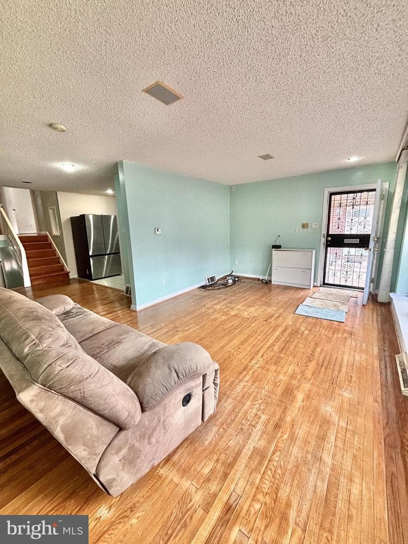1827 Arnold Street photo 5