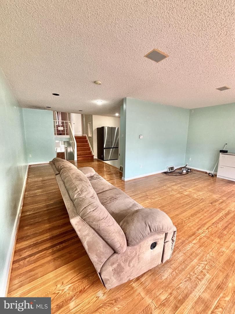 1827 Arnold Street photo 6