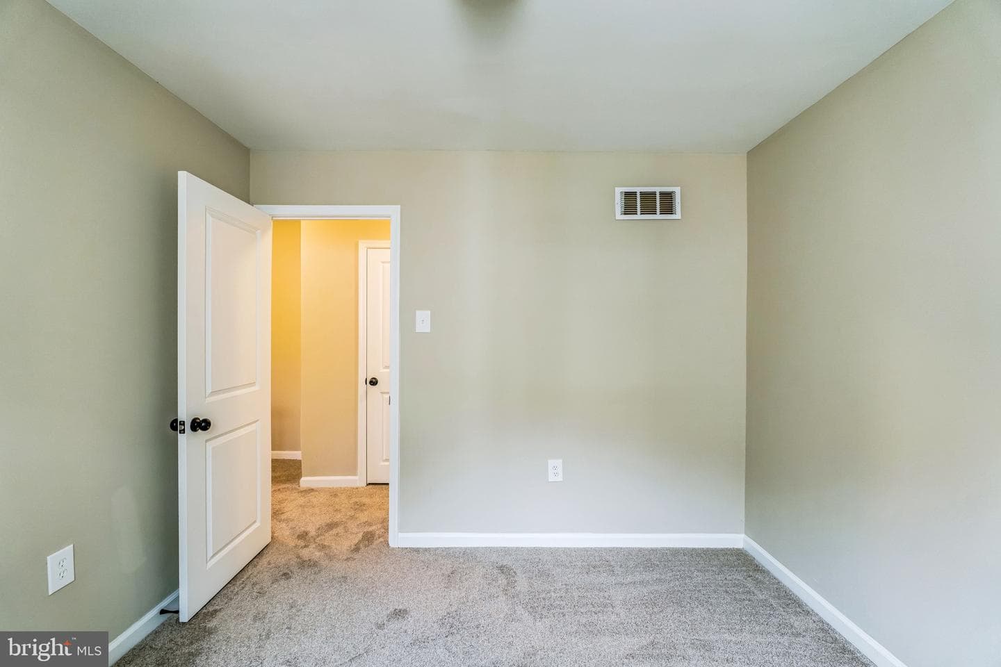 5734 Harbison Avenue photo 17