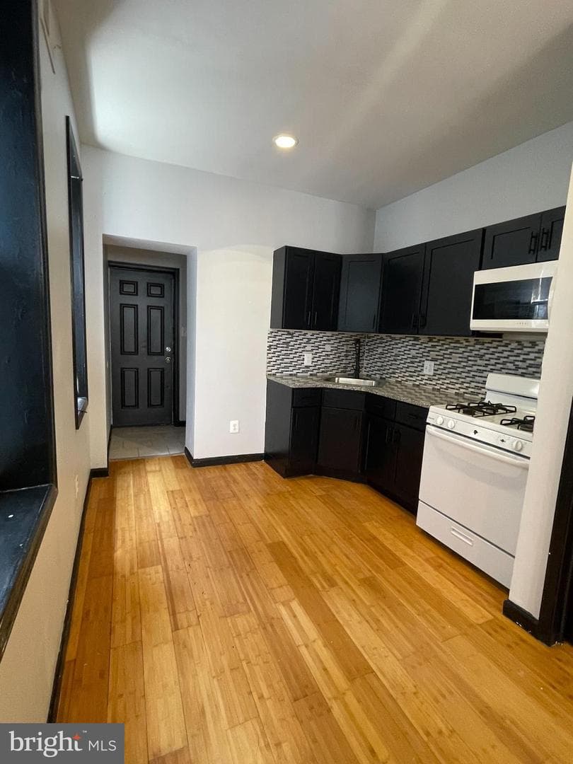 2420 N Garnet Street photo 4