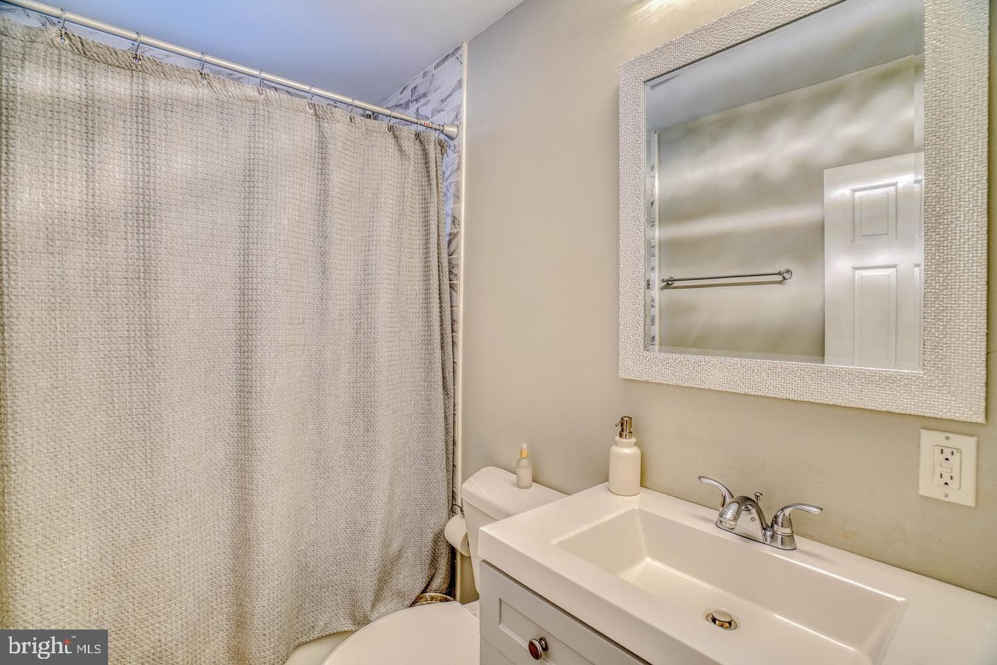 320 Hermitage Street photo 29