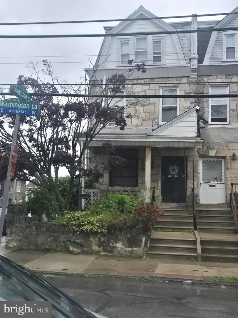 54 E Washington Lane photo 4