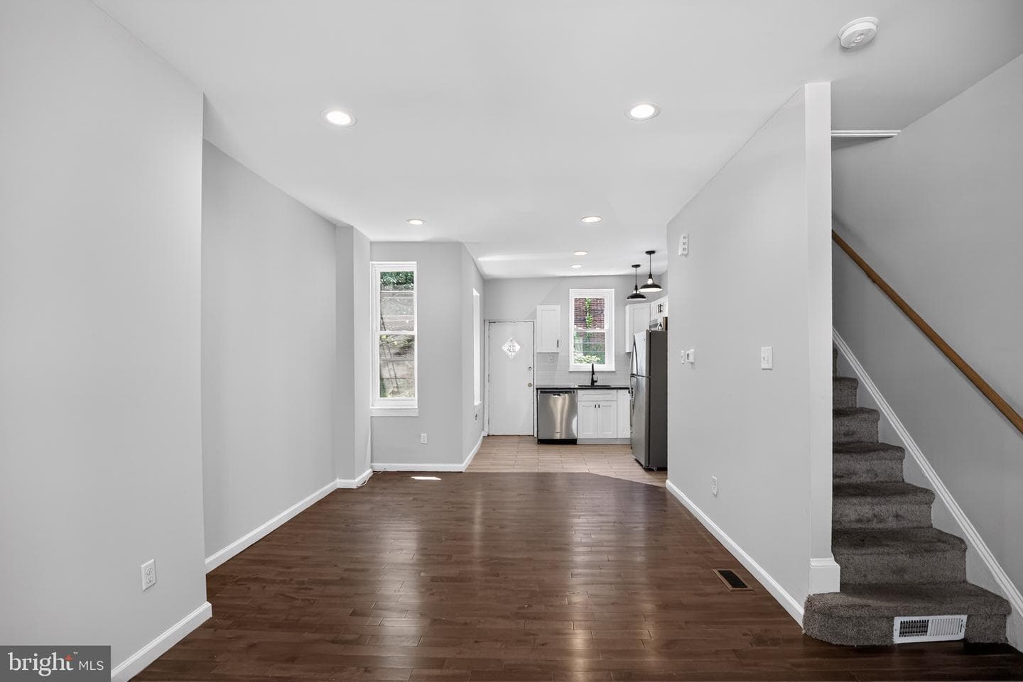 1220 S Peach Street photo 4