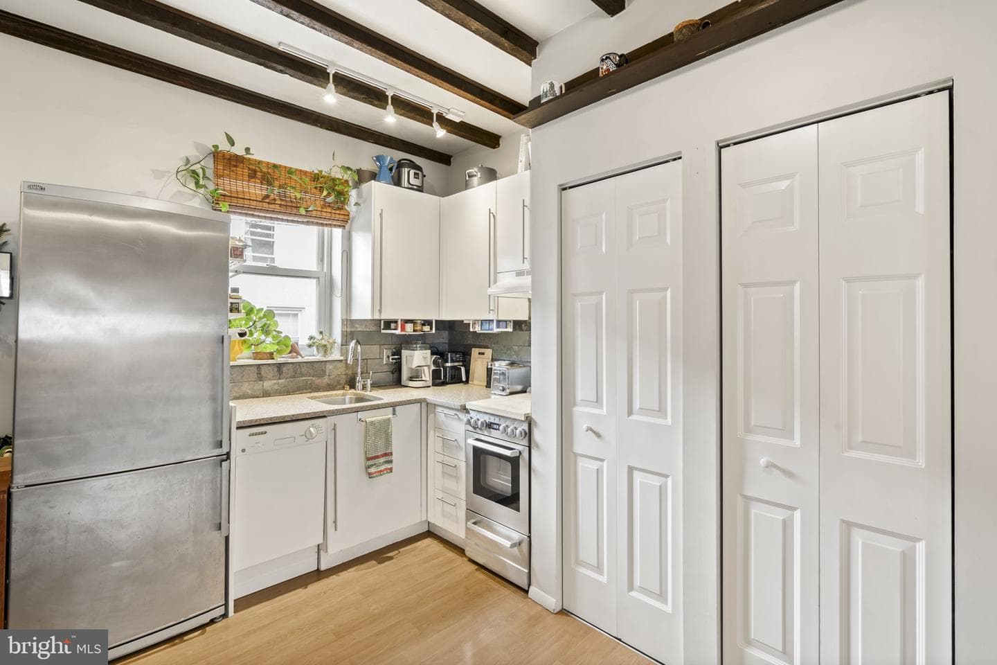 2215 E Oakdale Street photo 12