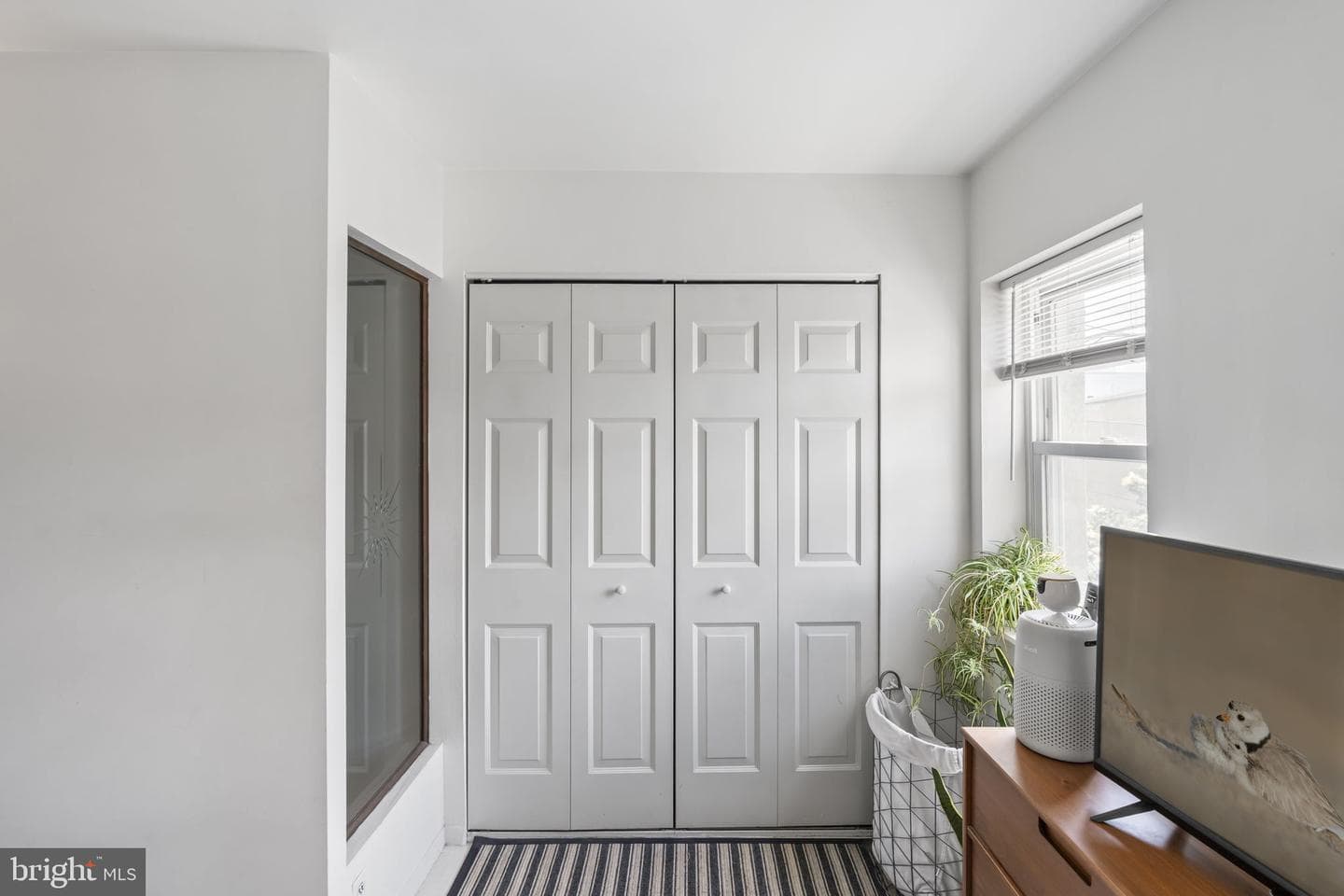 2215 E Oakdale Street photo 22