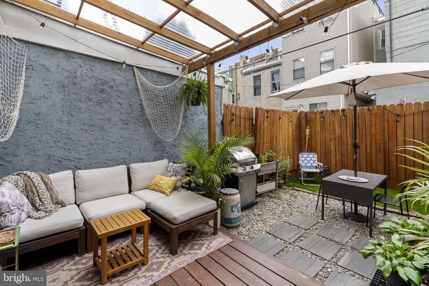 2215 E Oakdale Street photo 5
