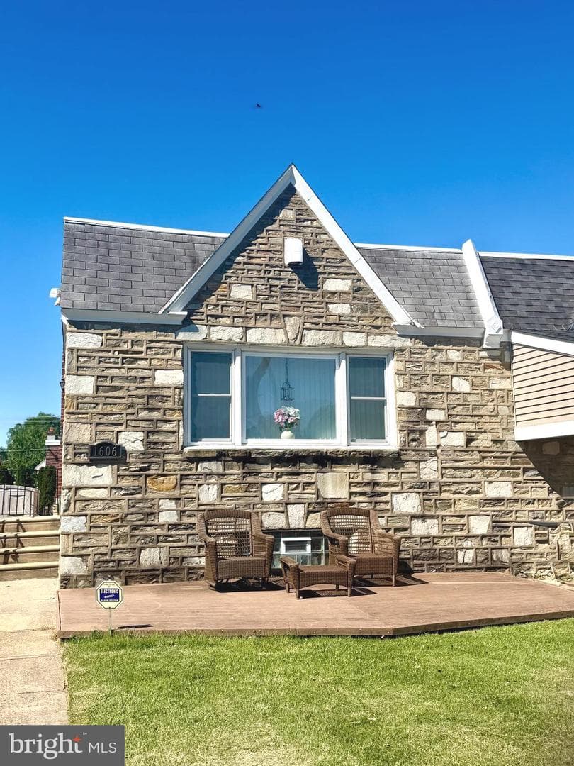 1606 Fox Chase Road photo 2