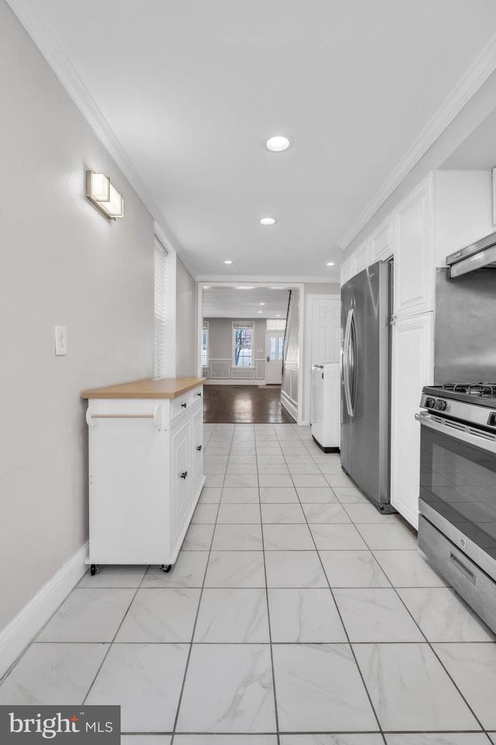 719 N Uber Street photo 5