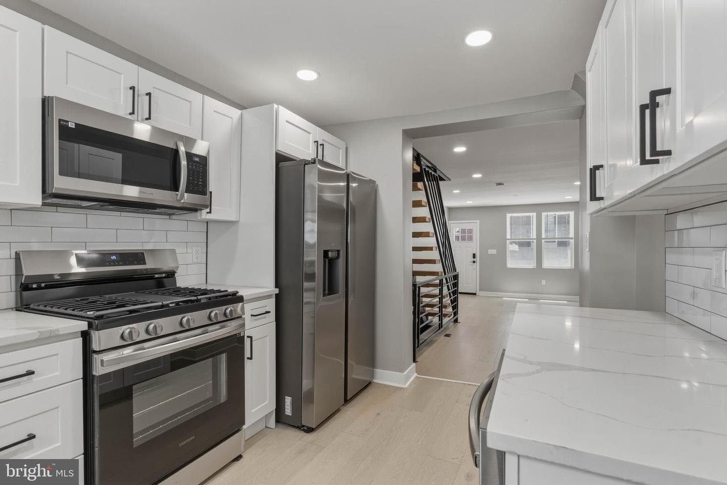 1725 W Thompson Street photo 13