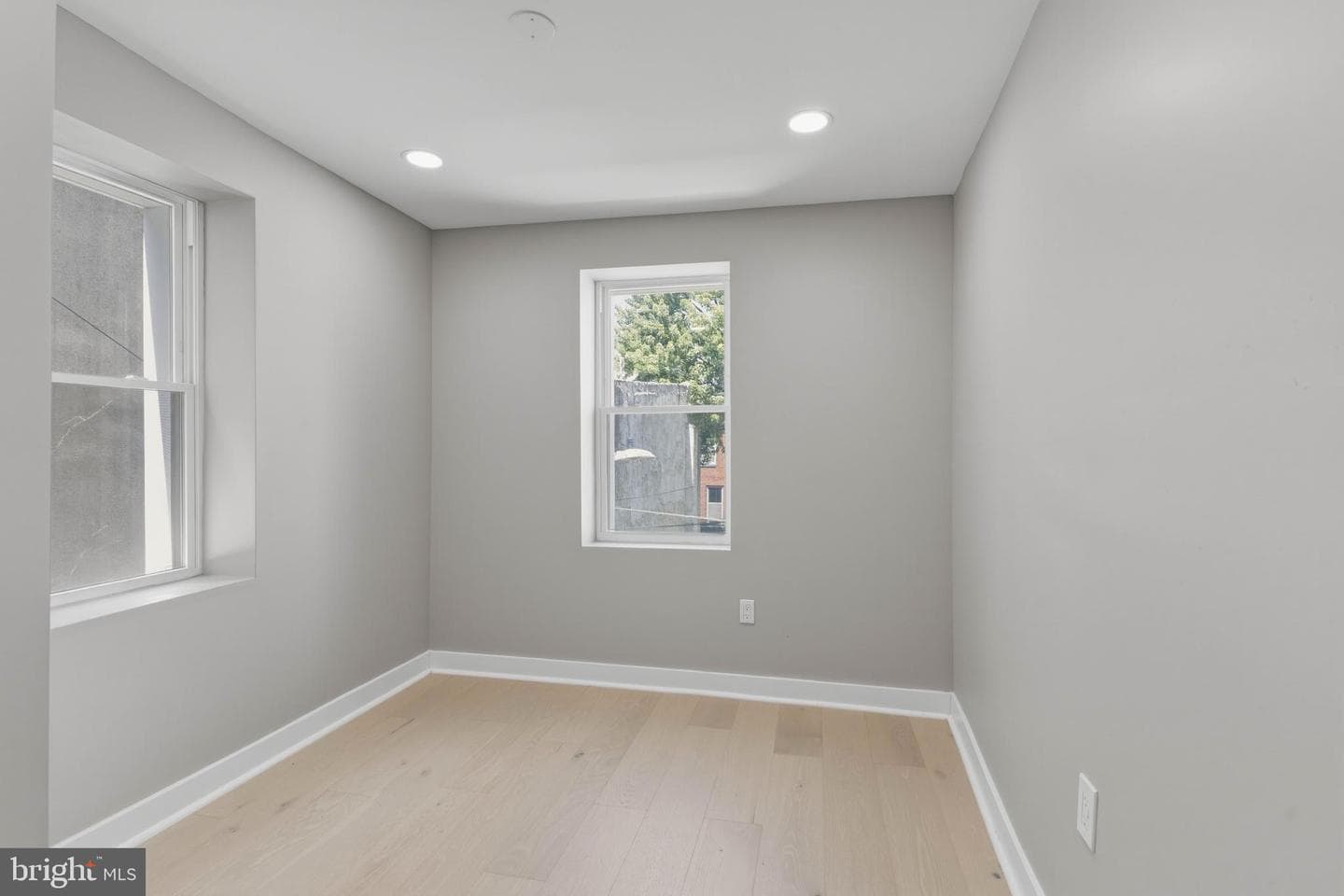 1725 W Thompson Street photo 15
