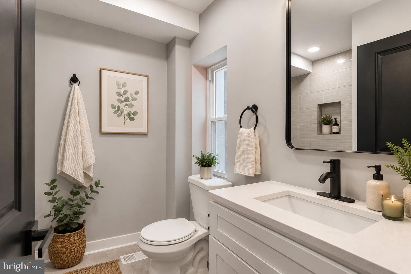 1725 W Thompson Street photo 18
