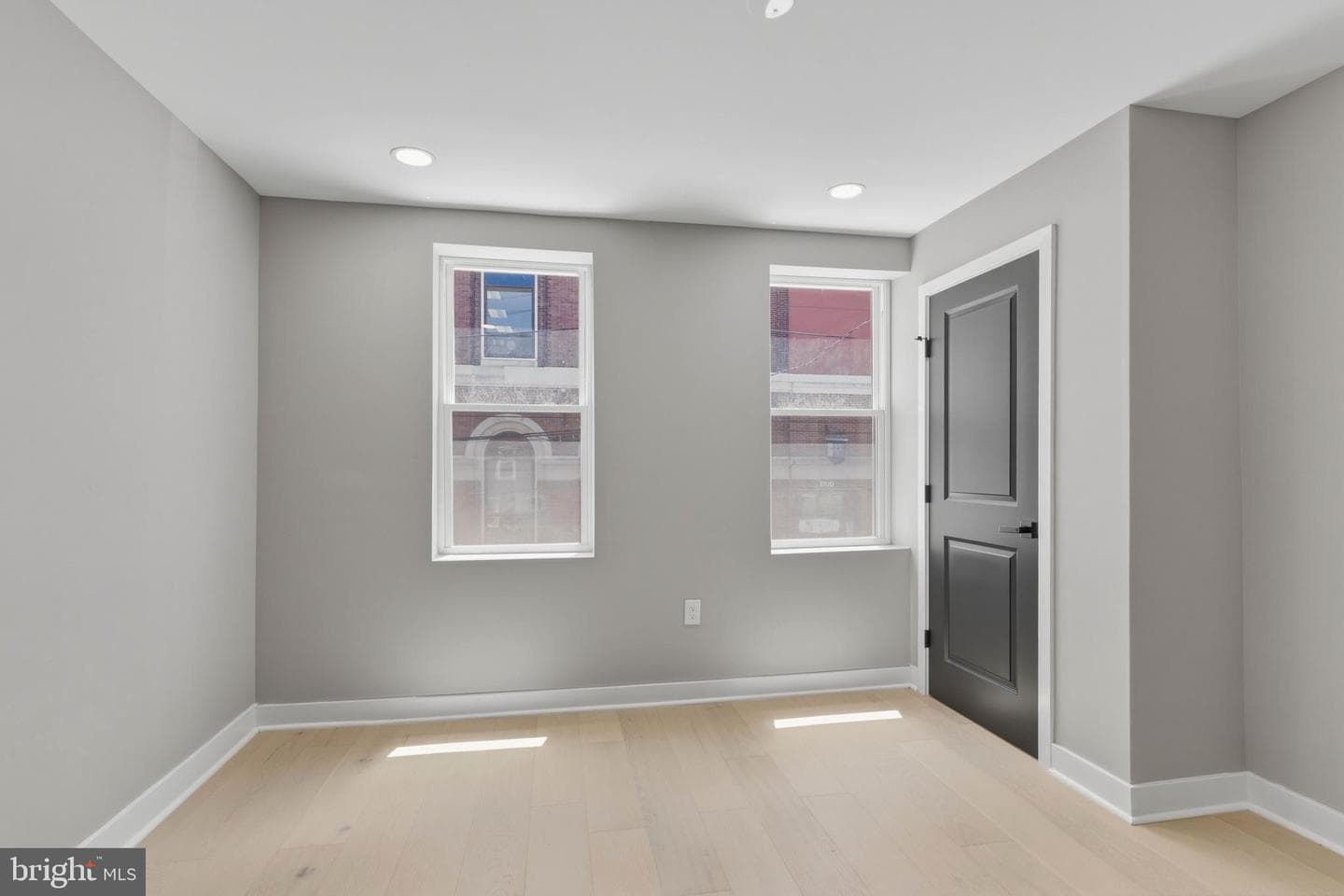 1725 W Thompson Street photo 24
