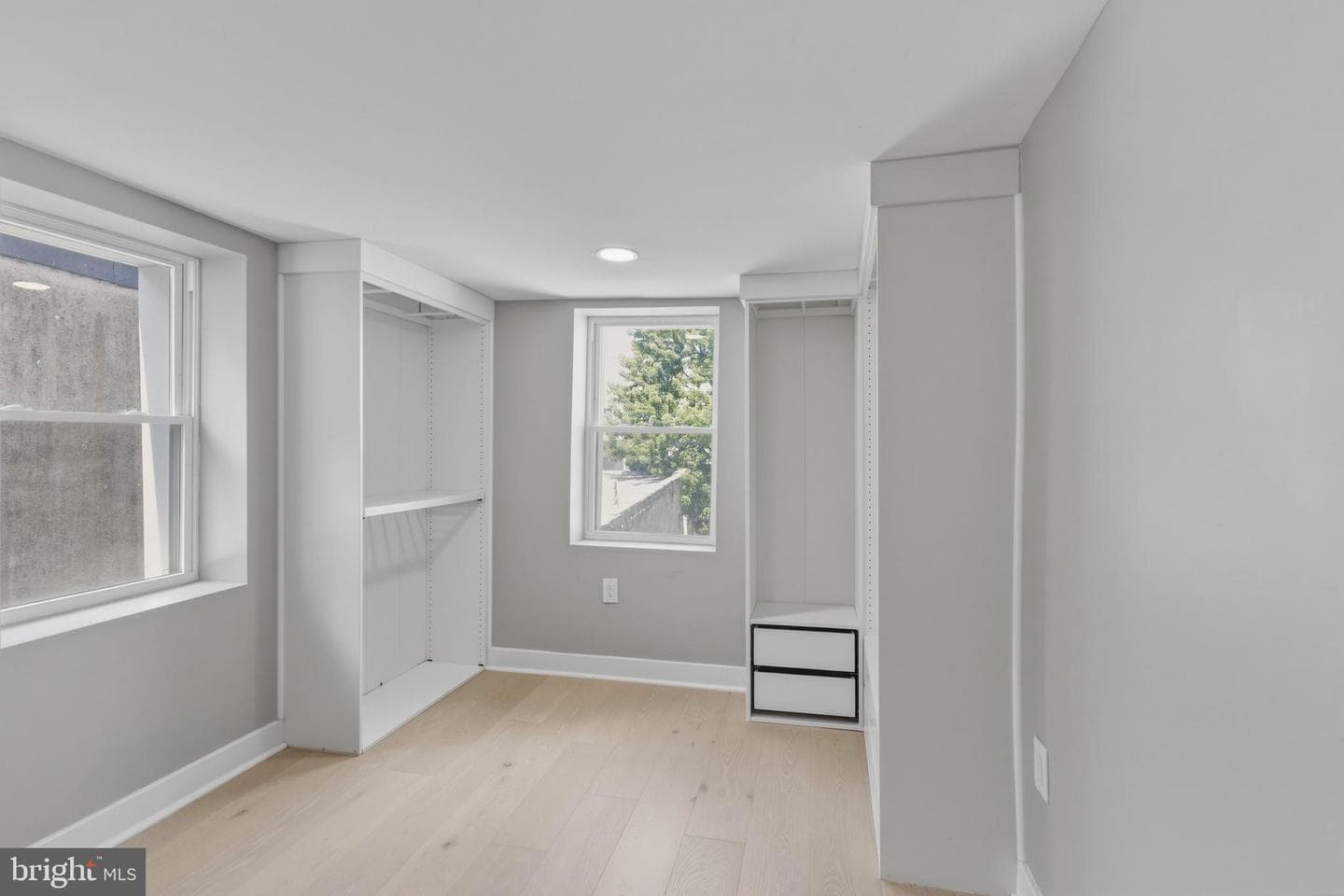 1725 W Thompson Street photo 33