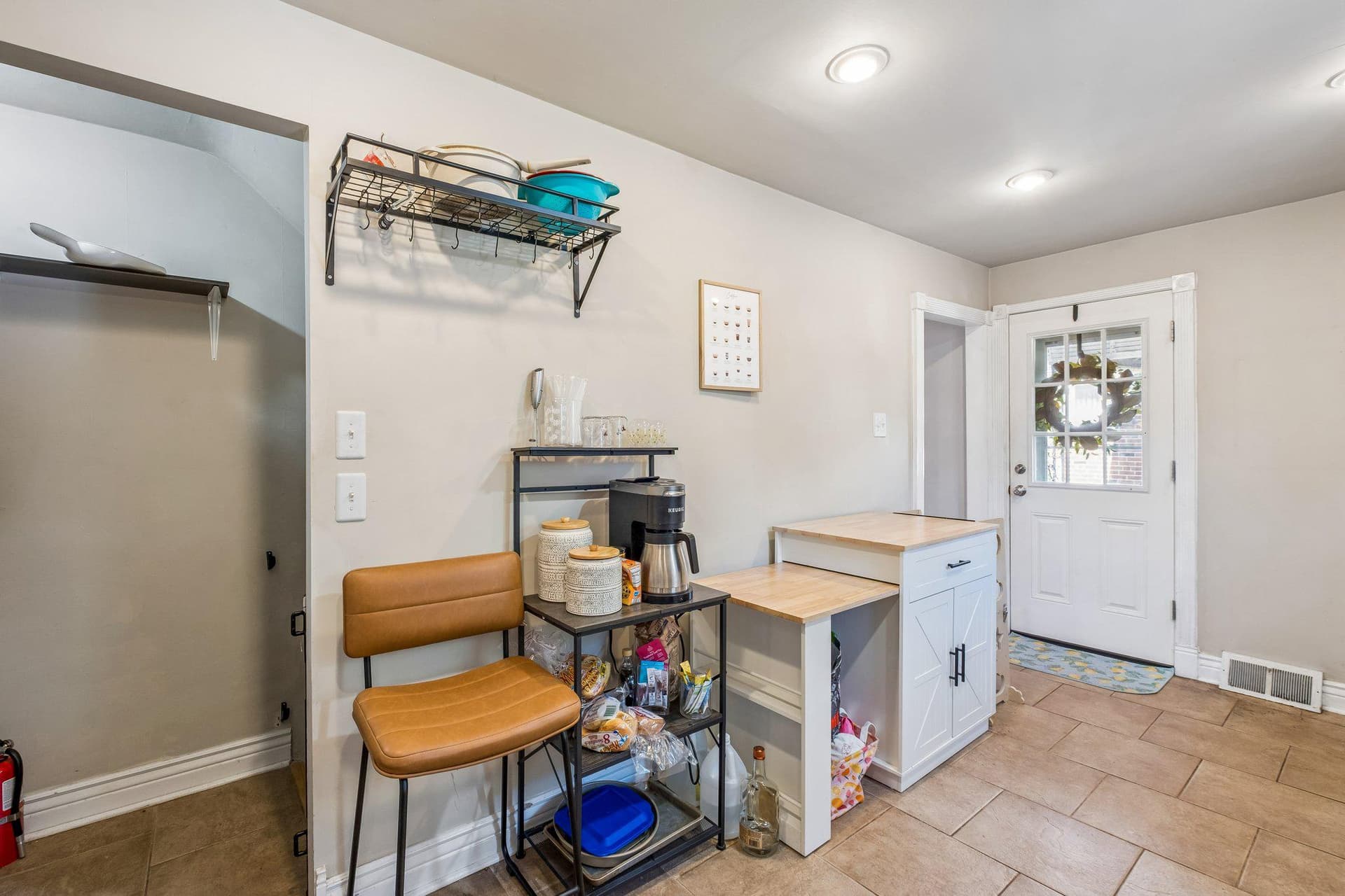 725 Hill Road photo 11