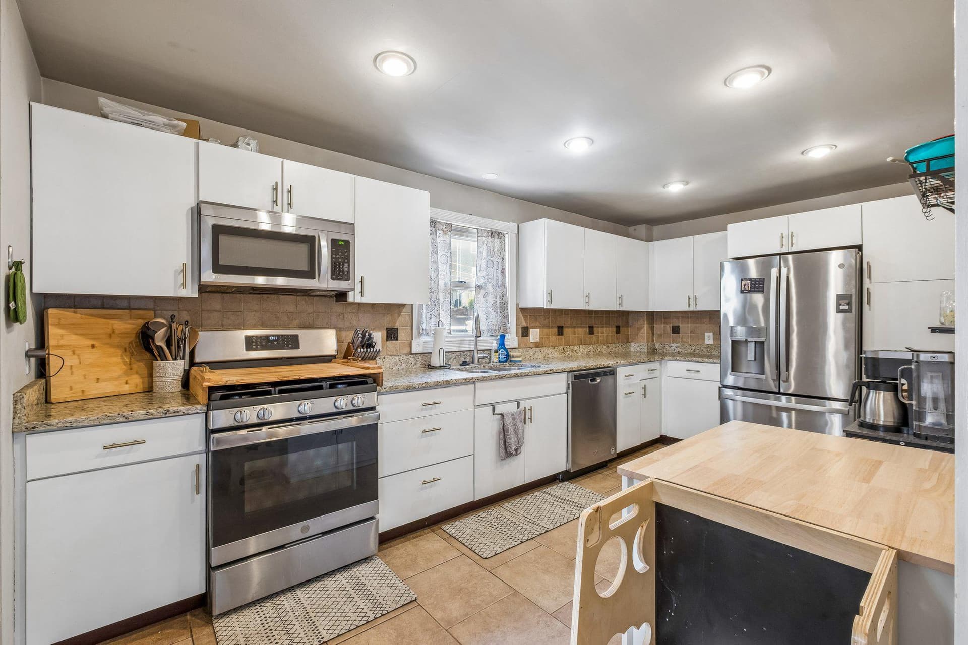 725 Hill Road photo 8