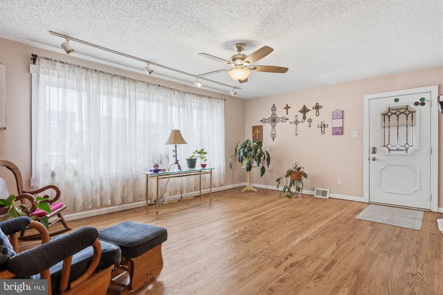 2742 Mower Street photo 6