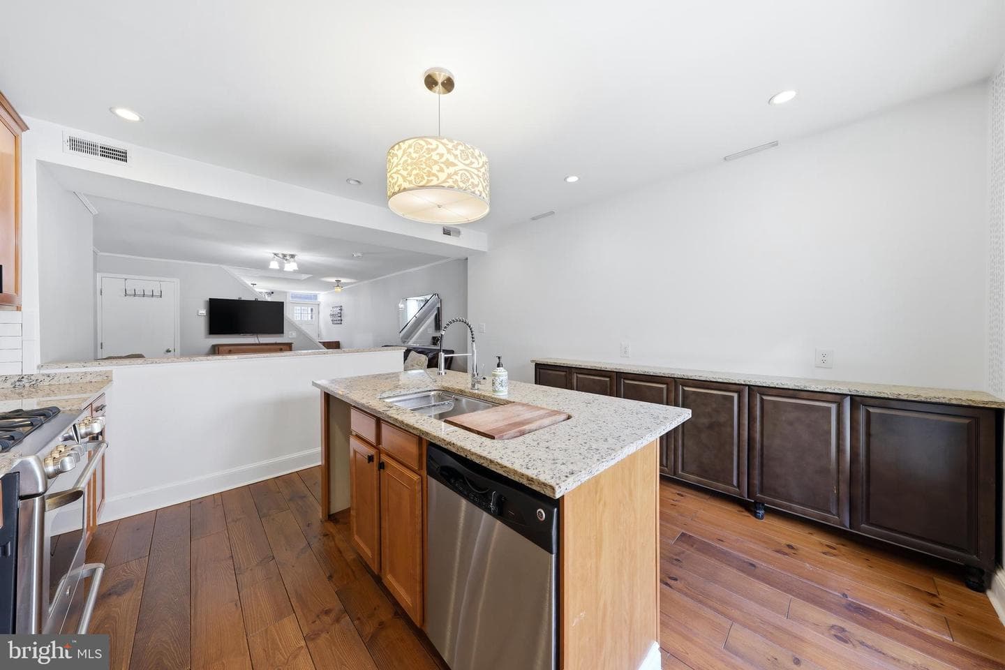 2245 Pemberton Street photo 14