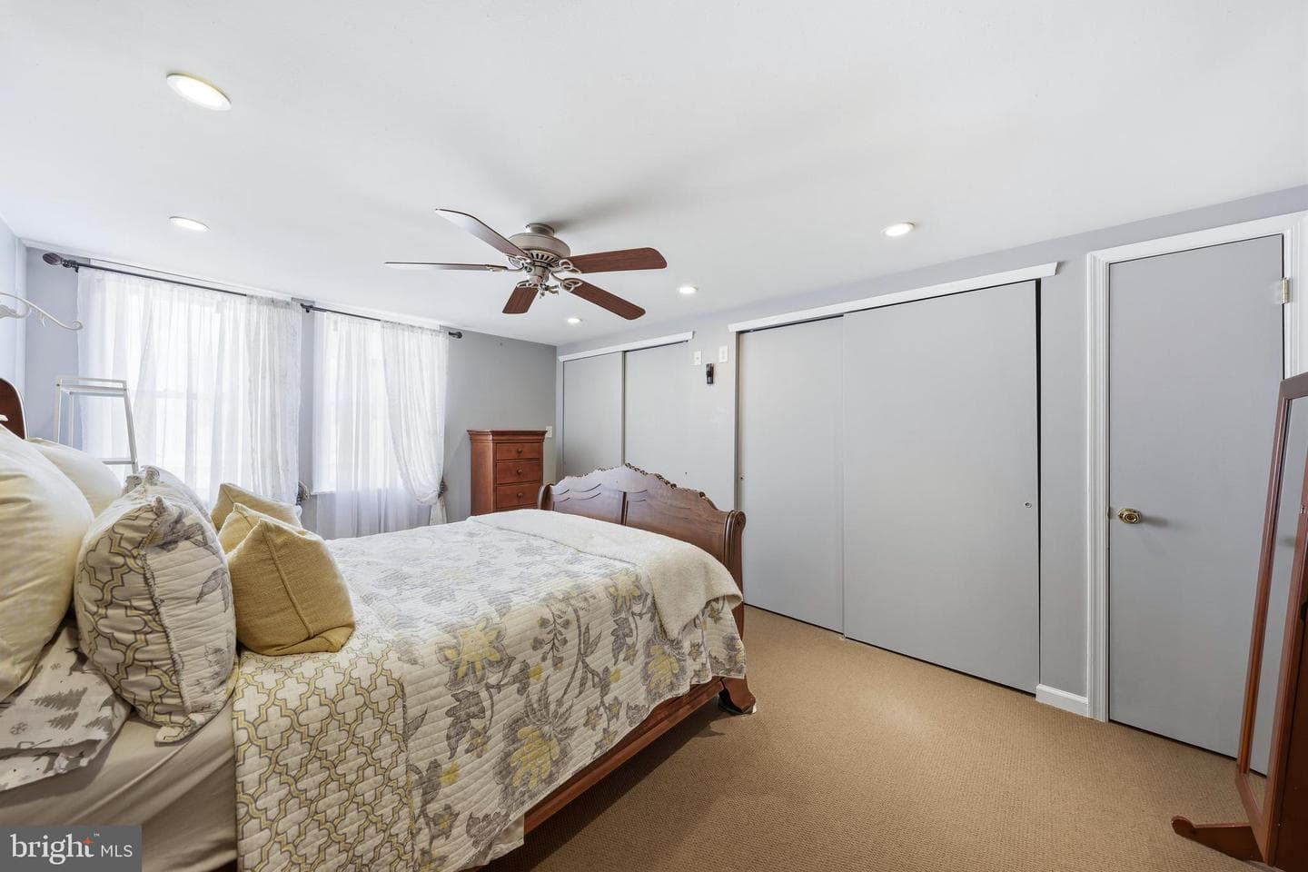 2245 Pemberton Street photo 20