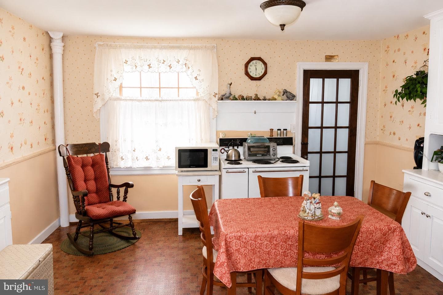 124 W Wildey Street photo 5