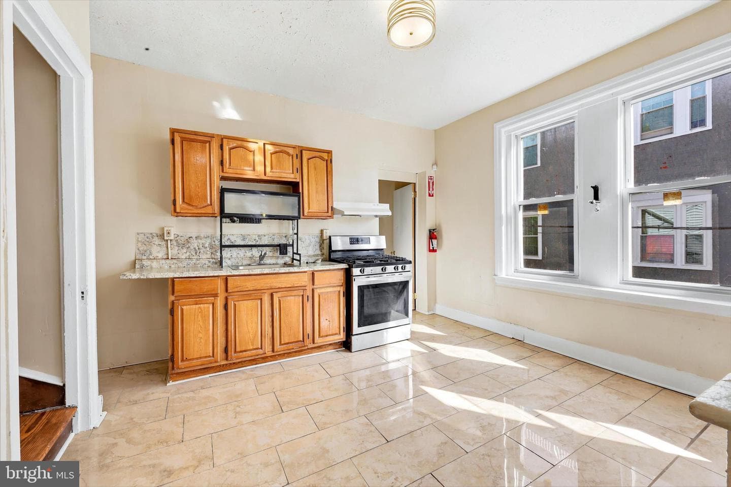 51 E High Street photo 10
