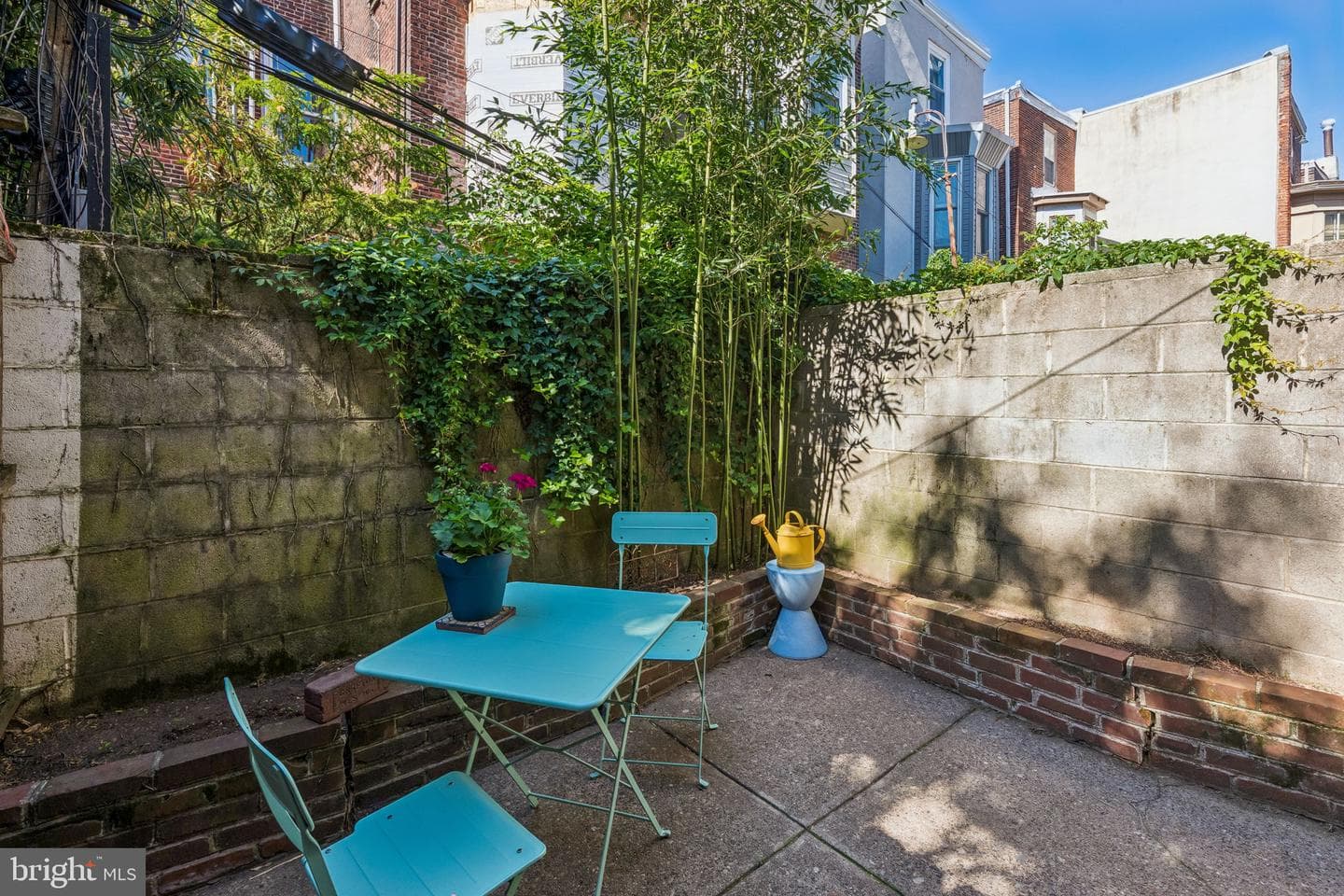 2410 Manning St photo 10