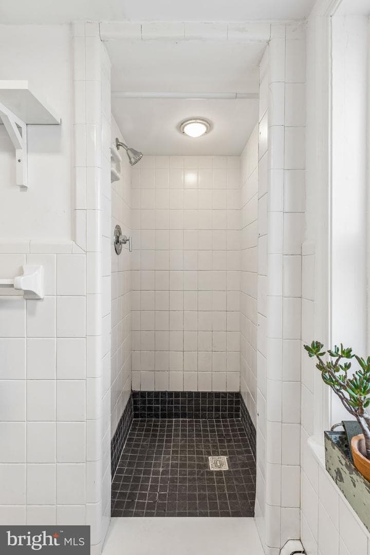 2410 Manning St photo 14